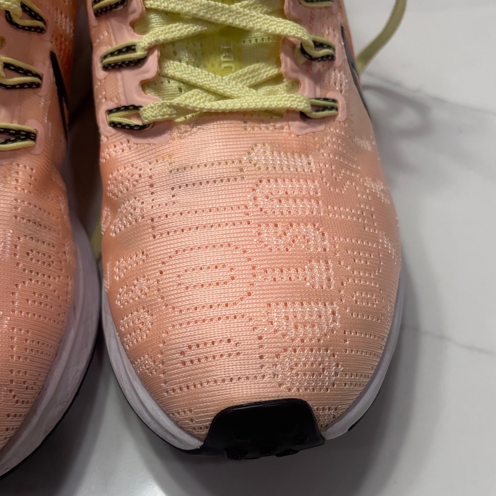 Nike Women's Peach and Black Sneakers GYM - Picture 5 of 17